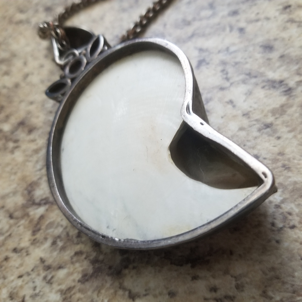 Witch Shell Necklace - Picture 7 of 10